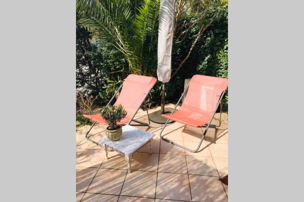 La Petite Pinede Studio Climatise Proche Plage Sanary-sur-Mer Luaran gambar