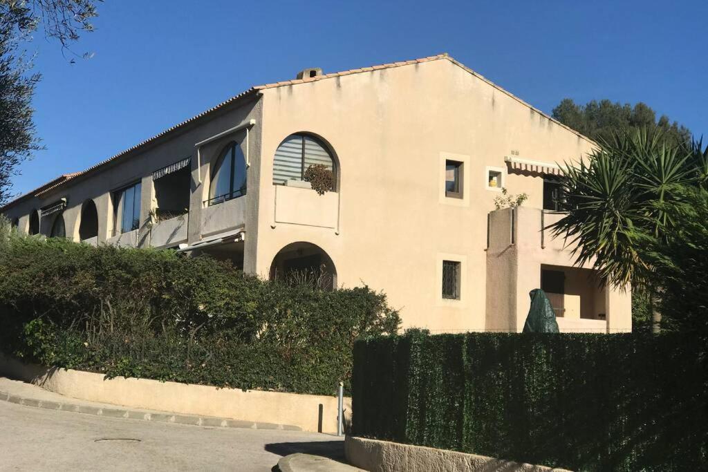 La Petite Pinede Studio Climatise Proche Plage Sanary-sur-Mer Luaran gambar