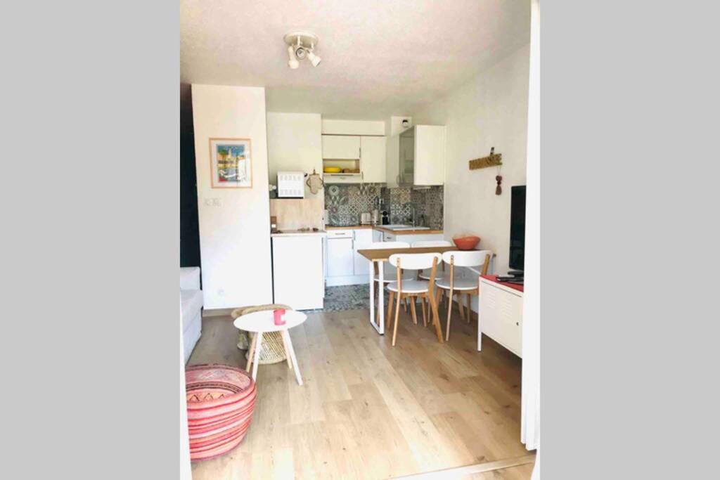 La Petite Pinede Studio Climatise Proche Plage Sanary-sur-Mer Luaran gambar