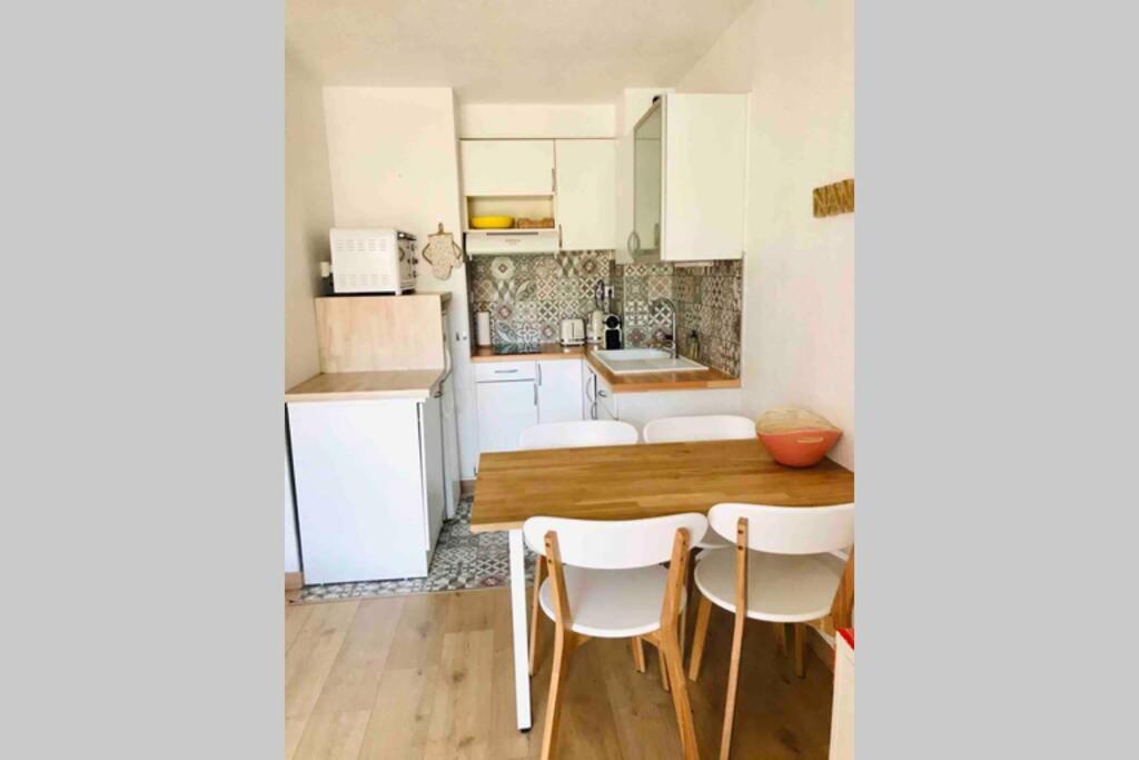 La Petite Pinede Studio Climatise Proche Plage Sanary-sur-Mer Luaran gambar