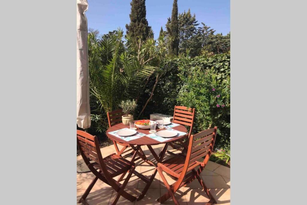 La Petite Pinede Studio Climatise Proche Plage Sanary-sur-Mer Luaran gambar