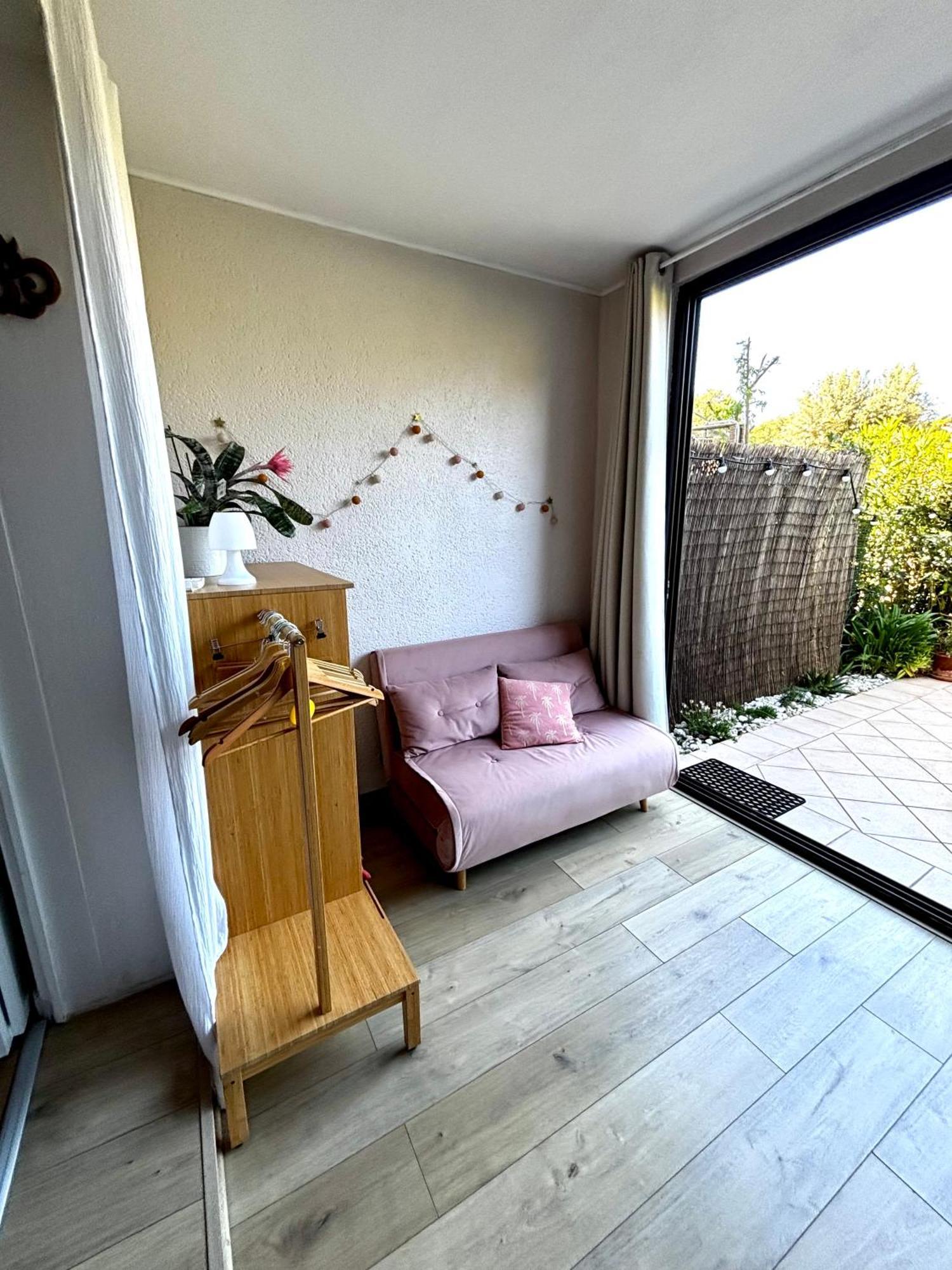 La Petite Pinede Studio Climatise Proche Plage Sanary-sur-Mer Luaran gambar