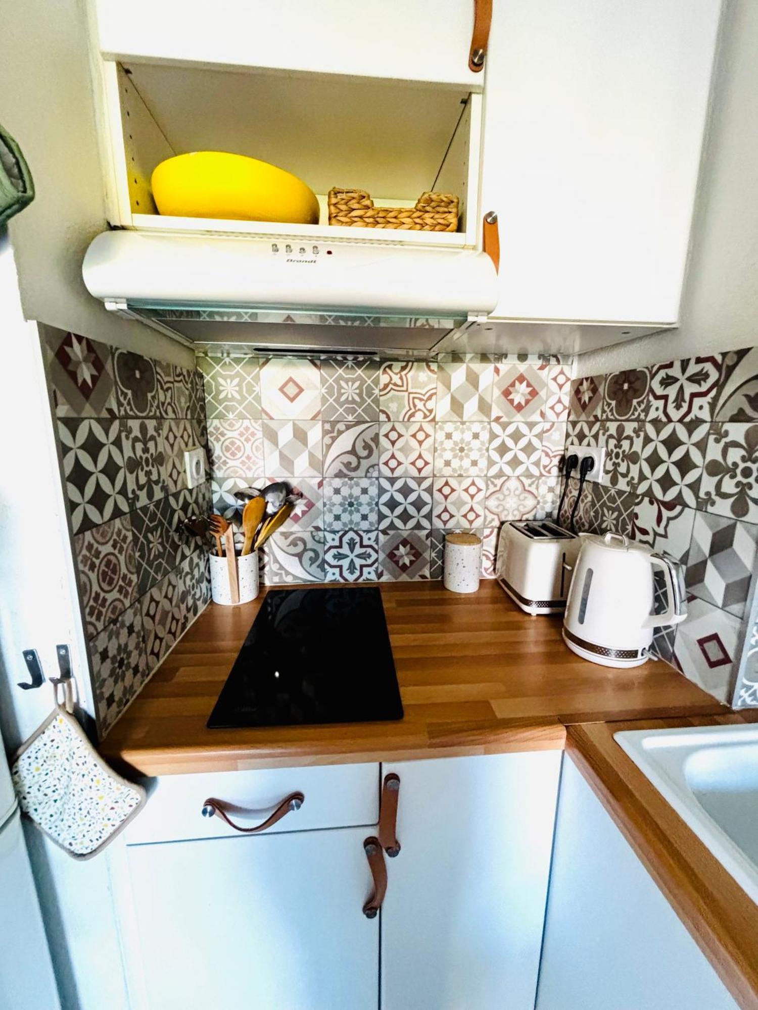La Petite Pinede Studio Climatise Proche Plage Sanary-sur-Mer Luaran gambar