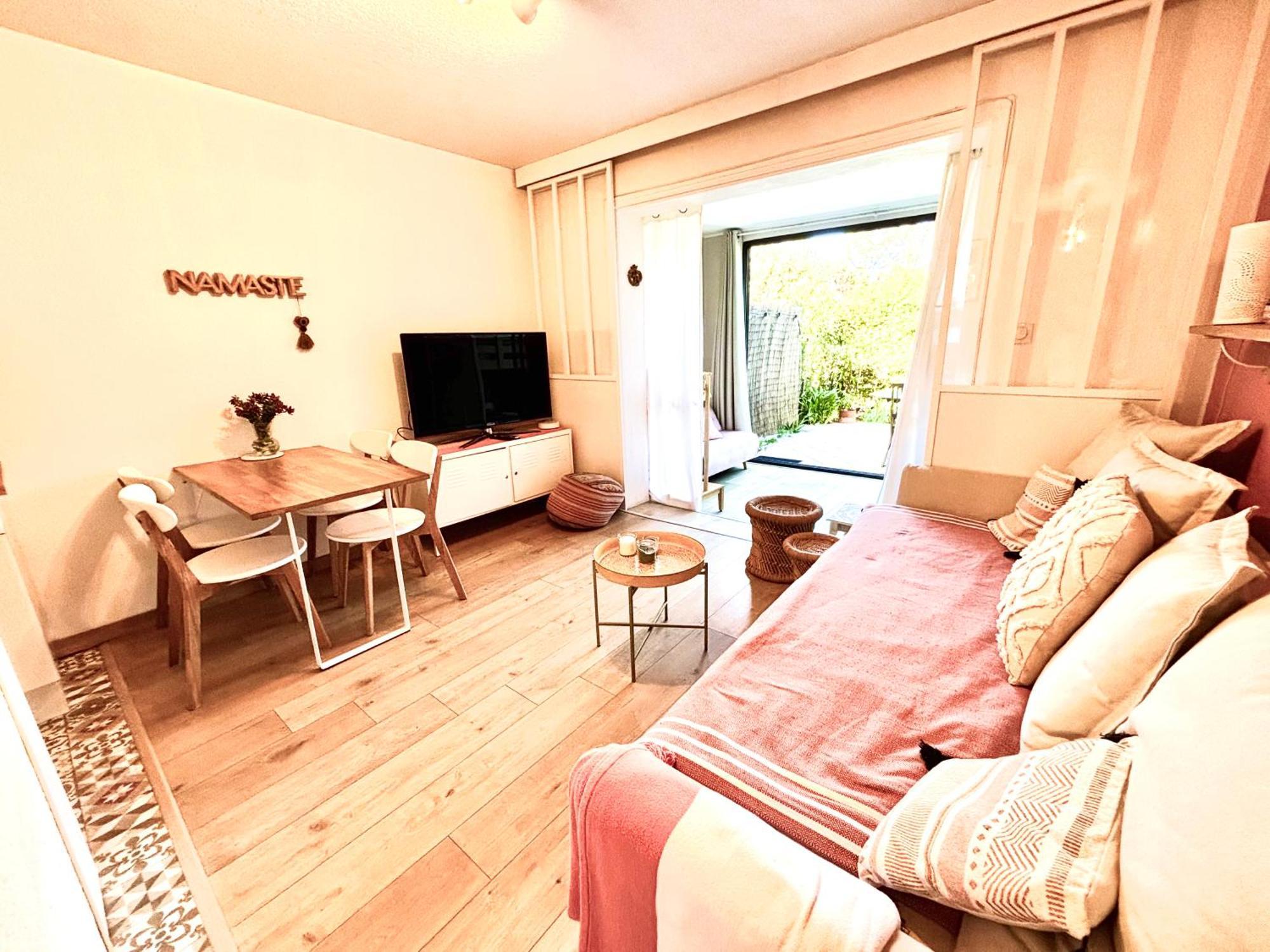 La Petite Pinede Studio Climatise Proche Plage Sanary-sur-Mer Luaran gambar