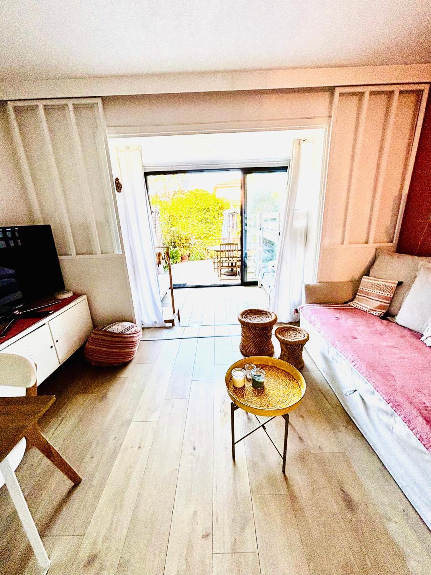 La Petite Pinede Studio Climatise Proche Plage Sanary-sur-Mer Luaran gambar